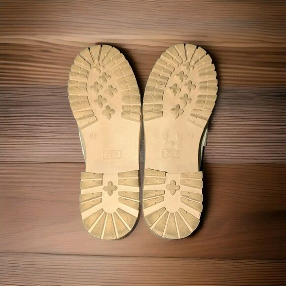 ZBY Cream Platform Chunky Loafers with Gold Accent Size 10 - Picture 6 of 6